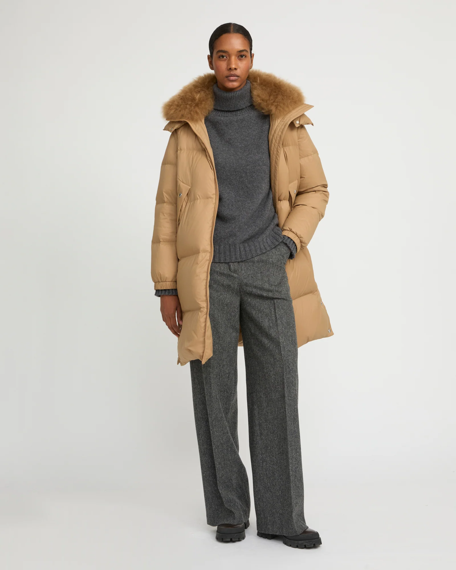 7/8 Long down jacket in water-repellent technical fabric with collar trim in fluffy lambswool – Image 4
