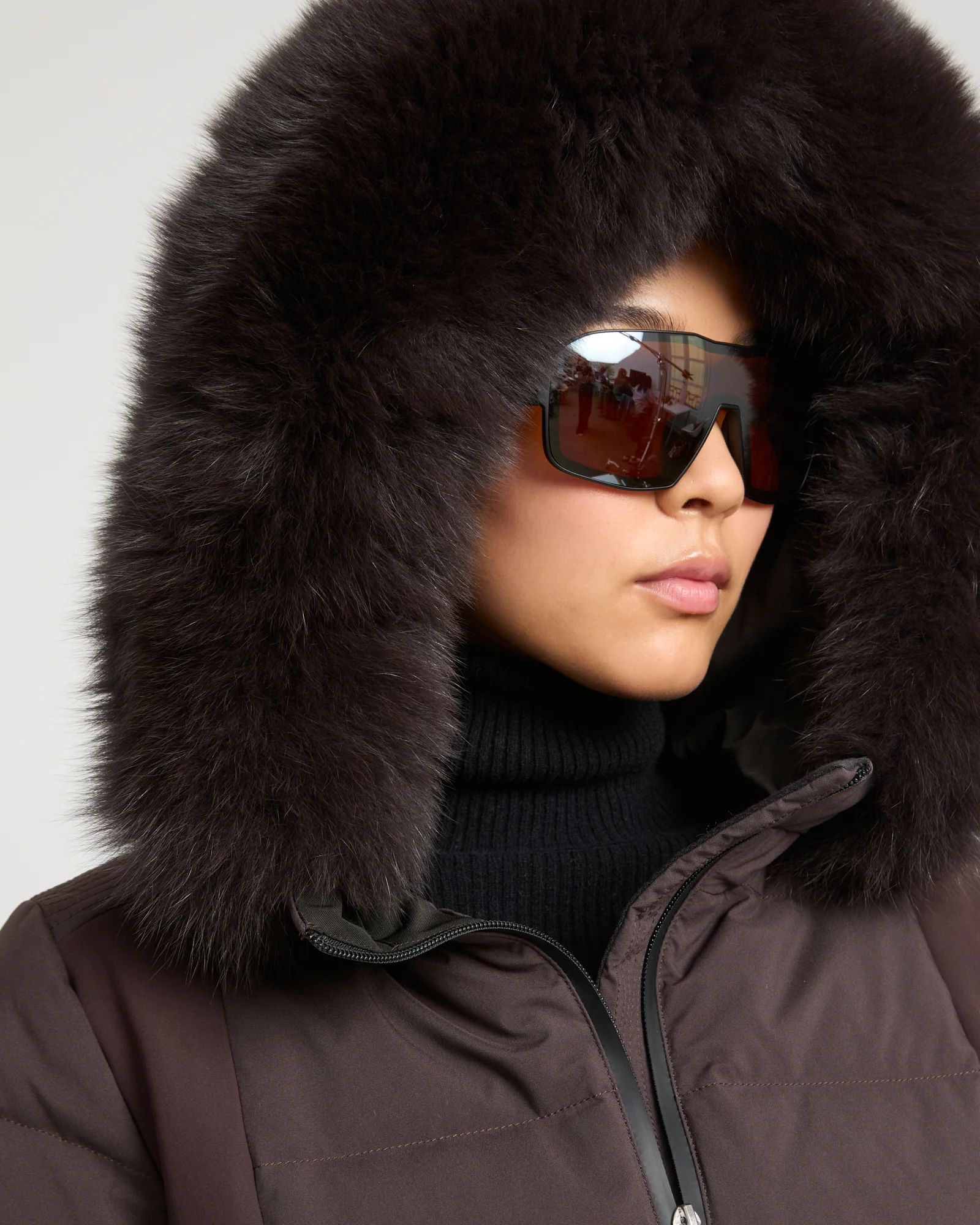 Mixed fabric belted ski jacket with fox fur trim – Image 3