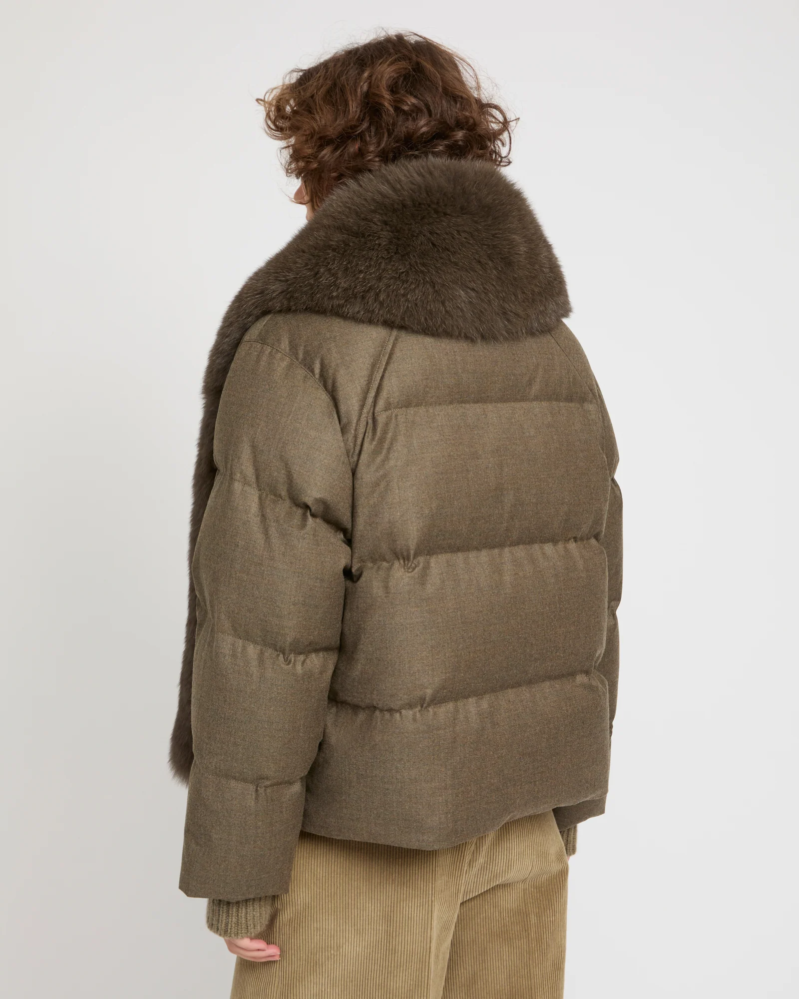 Short down jacket with large detachable fox fur collar – Image 5